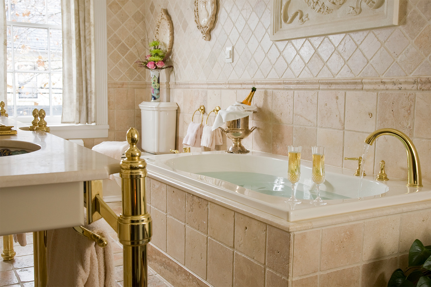 Large Soaking tub in Murray Suite Bathroom