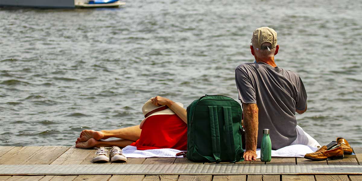 couple enjoying the nice weather on Annapolis pier