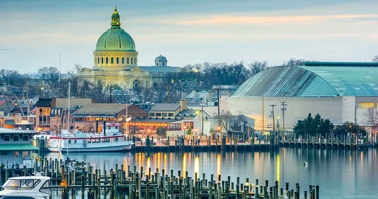 Annapolis city dock- skyline at Chesapeake Bay with the United States Naval Academy Chapel dome